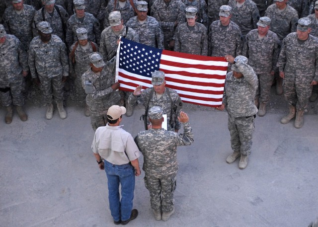 Texas Gov. Rick Perry visits deployed troops
