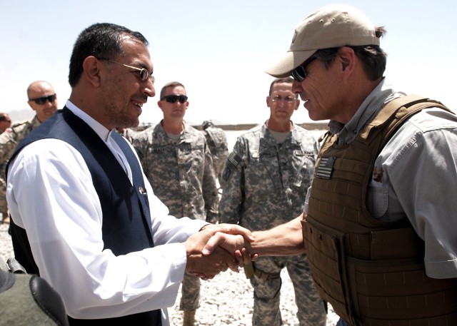 Texas Gov. Rick Perry visits deployed troops