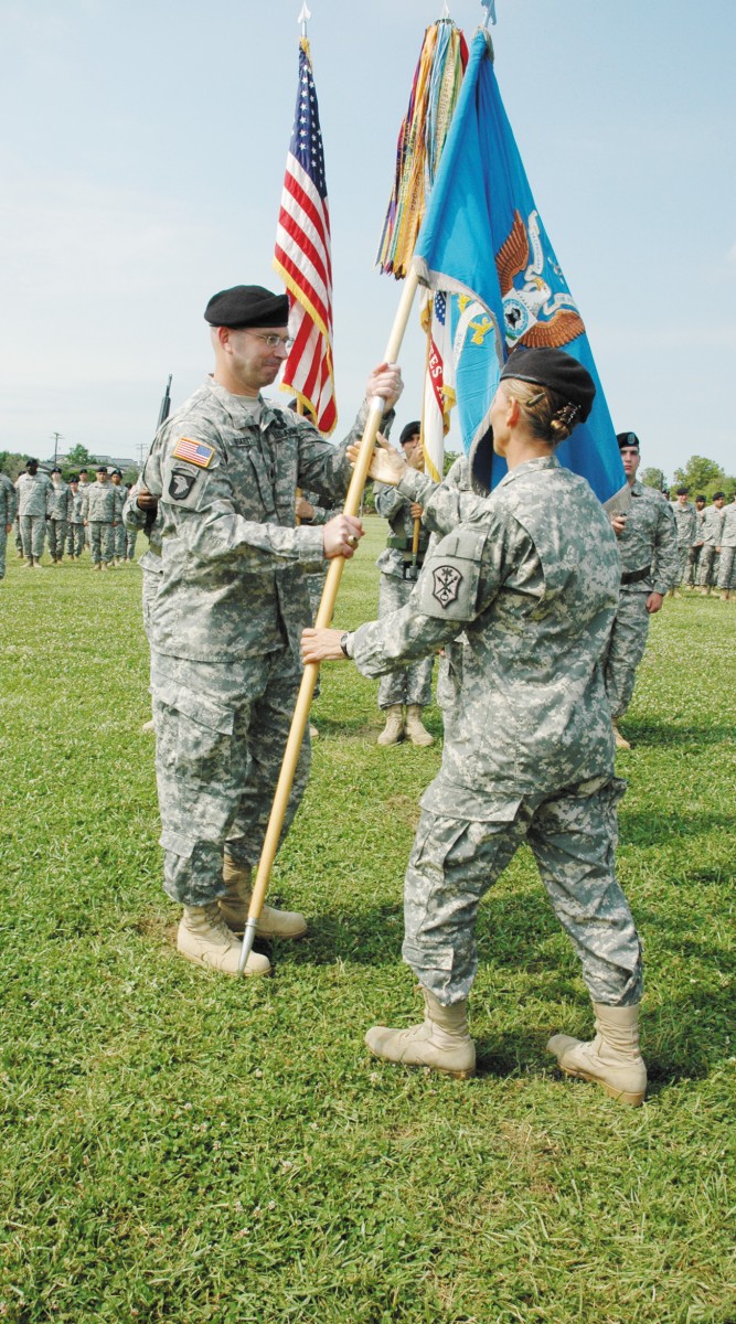 203rd Military Intelligence Battalion changes command | Article 