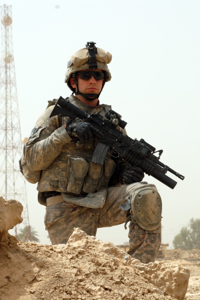 BAGHDAD - Spc. Paul Valdiserri pulls security while his fellow Pennsylvania National Guard Soldiers scour the area for improvised explosive devices in the Abu Ghraib area, here, July 30. Valdiserri, an infantryman from Stockdale, Pa., is assigned...