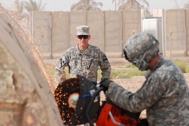 CAMP TAJI, Iraq-Maj. Marcus Gengler (center), of Ontario, Calif., commander, Company B, 615th Aviation Support Battalion, 1st Air Cavalry Brigade, 1st Cavalry Division, Multi-National Division - Baghdad, observes one of his Soldiers operating a chop ...