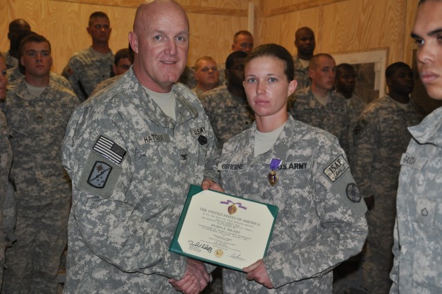 286th CSSB Soldier awarded Purple Heart