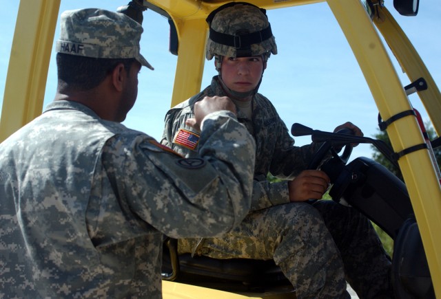 Army Ammunition Specialists get hands-on training during Golden Cargo