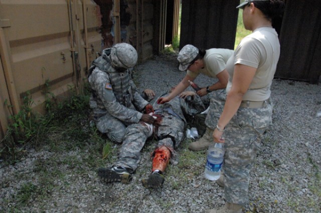 Soldiers train for combat life saving on Casey