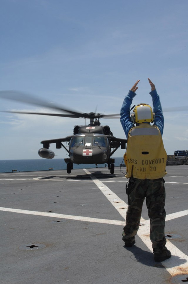 Blackhawk assists USNS Comfort during humanitarian mission