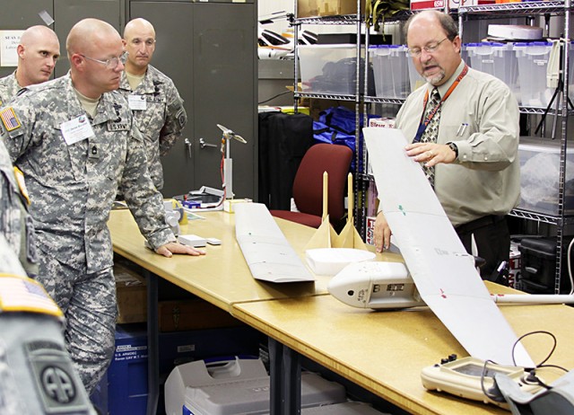 82nd Airborne Division Soldiers tour UAV lab