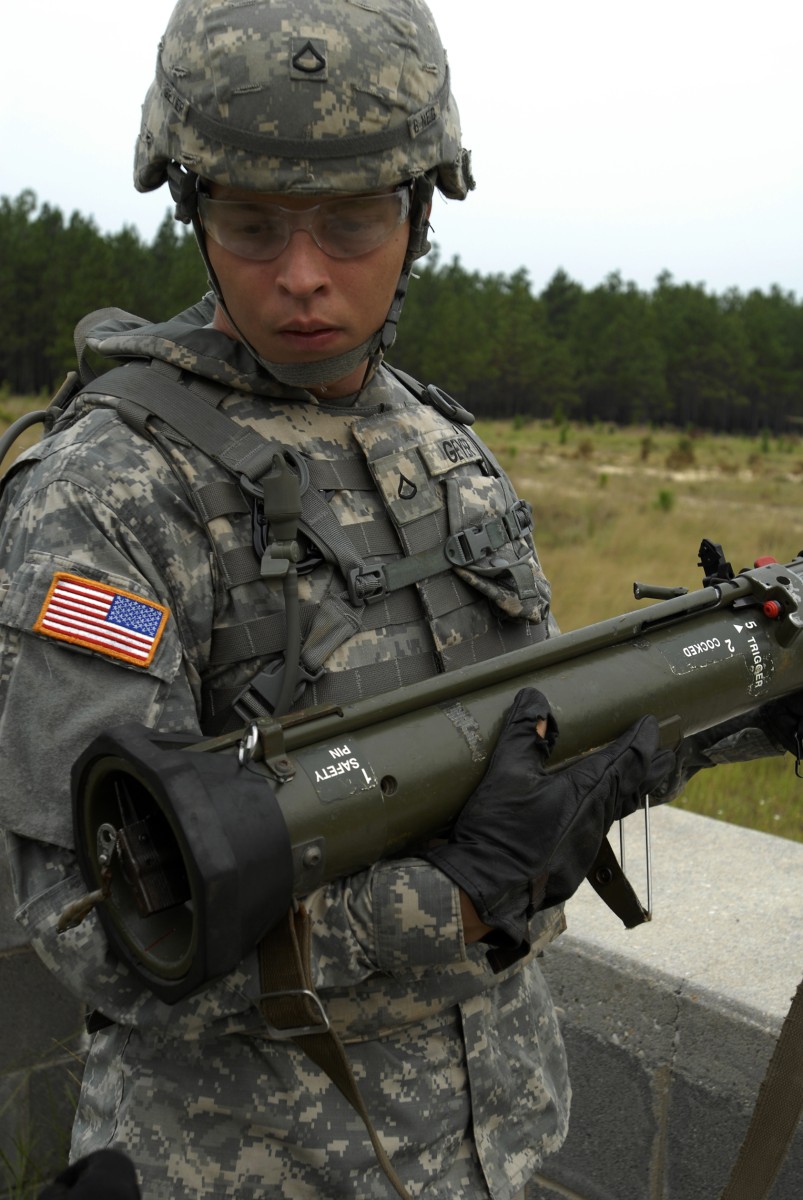 Fort Bragg's 108th Military Police Company train with AT-4s for ...