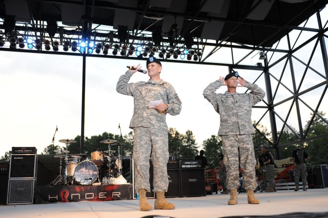 CG and CSM pump up the crowd for Hinder