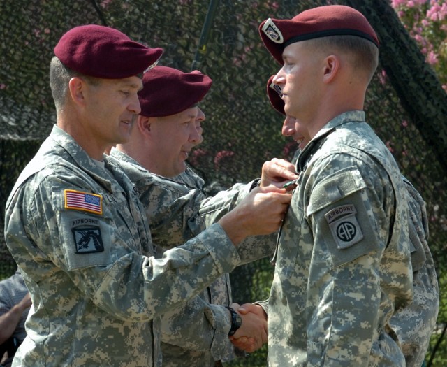 Fort Bragg paratroopers recieve medals for valor