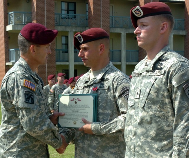 Fort Bragg paratroopers receive medals for valor