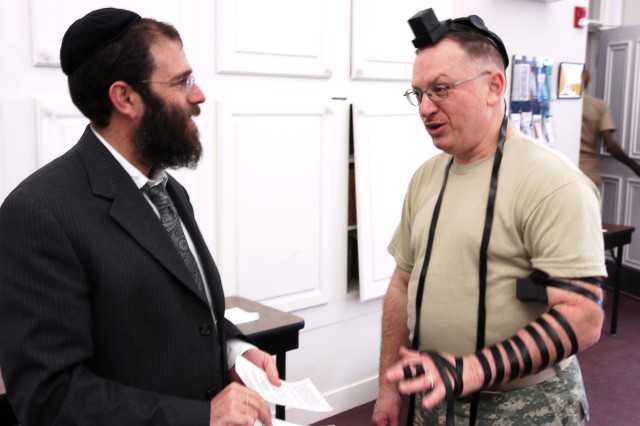 Rabbi visits post to speak with fellow Jews, form bonds, discuss beliefs, address issues