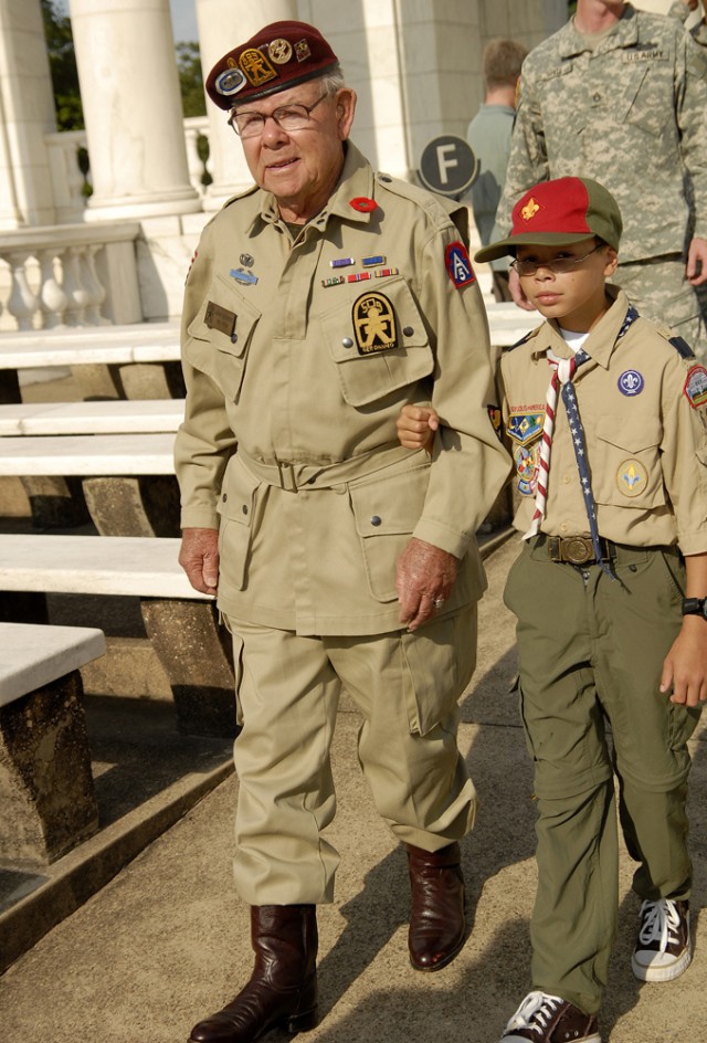 Scouts help vets
