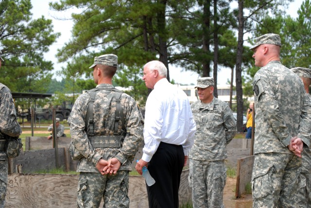 Sen Saxby Chambliss visits Fort Benning