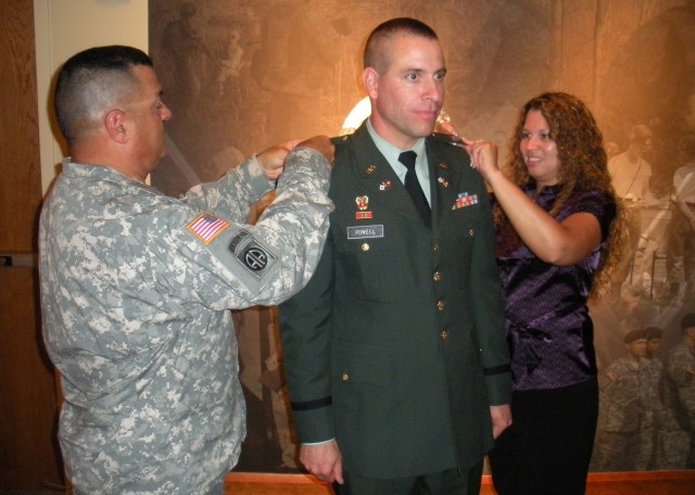USASMDC/ARSTRAT Soldier receives commission