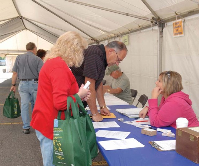 Hundreds attend Military Retiree Day