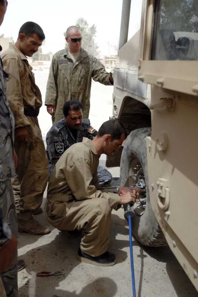 San Bernardino Soldier trains Iraqi Police on humvee maintenance