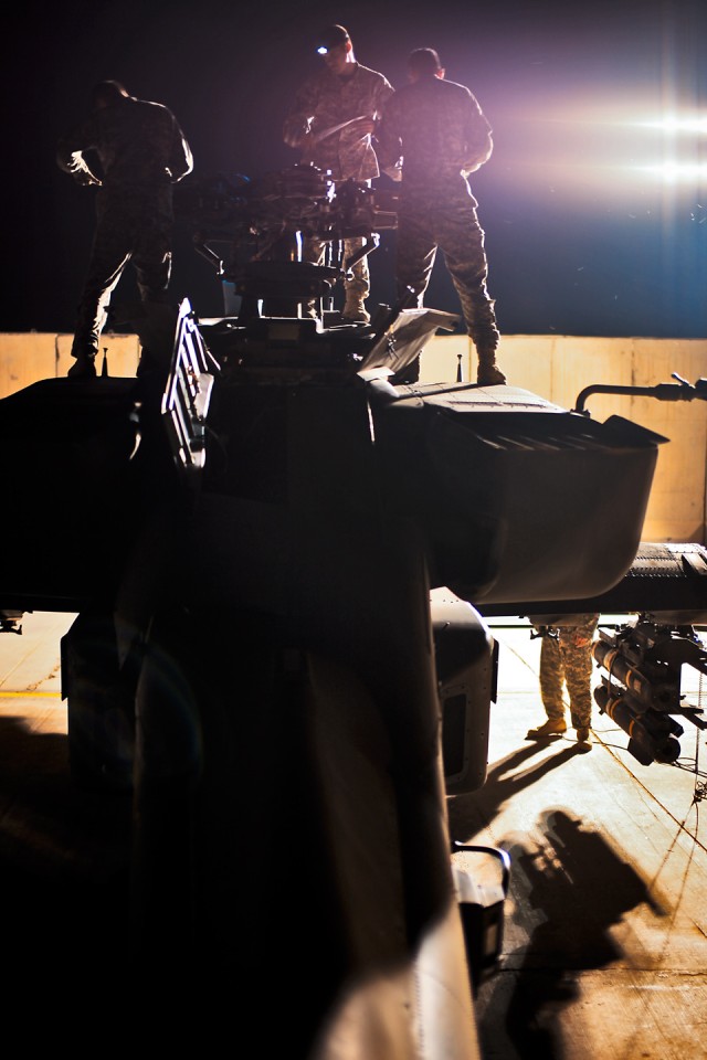 CAMP TAJI, Iraq-Once all four main rotor blades are removed from the AH-64D Apache attack helicopter, the crew chiefs of Company A, 4th Battalion, 227th Aviation Regiment, 1st Air Cavalry Brigade, 1st Cavalry Division, Multi-National Division -...