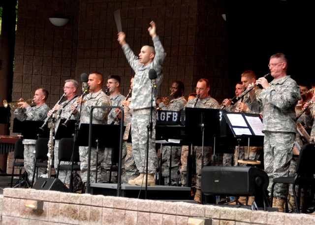 Maj. Domingos Robinson conducts the Army Ground Forces Band 