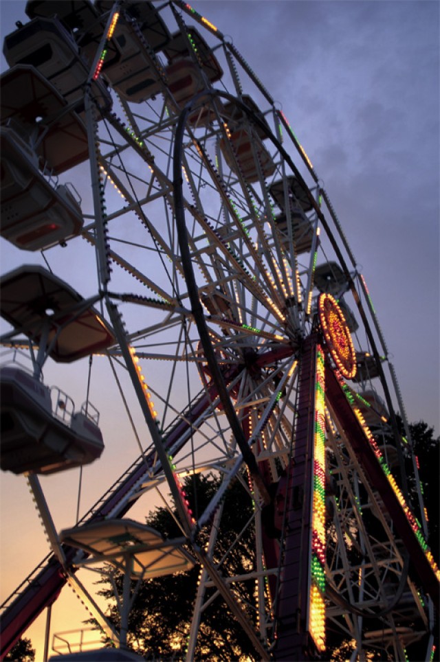 Super Days 2009 celebration includes carnival, tribute to Army noncommissioned officers  