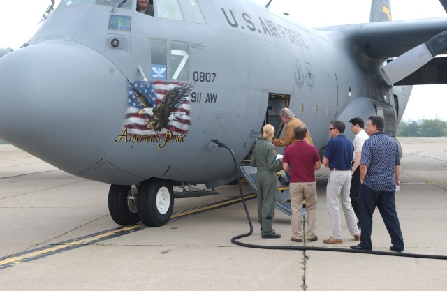 Local business leaders get glimpse into Army and Air Force Reserve life