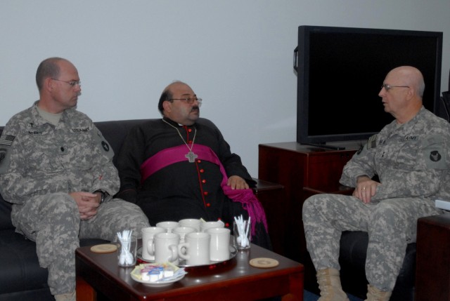 Deployed Chaplains Minister to &#039;Both Sides of the World&#039;