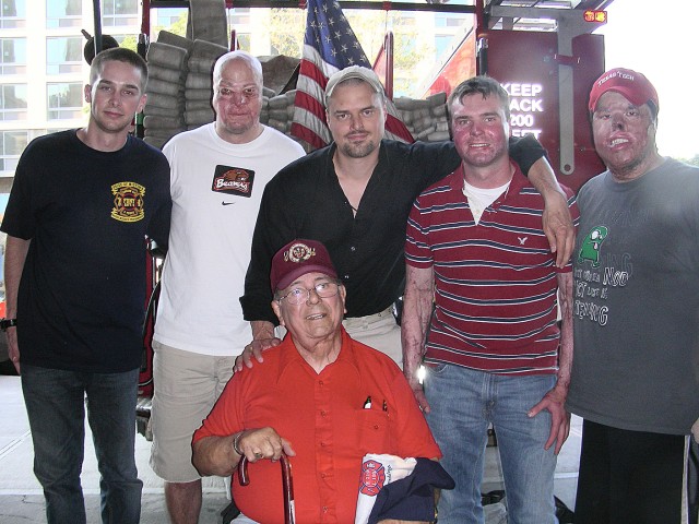 Bataan survivor with Marines from BAMC at World Burn Congress