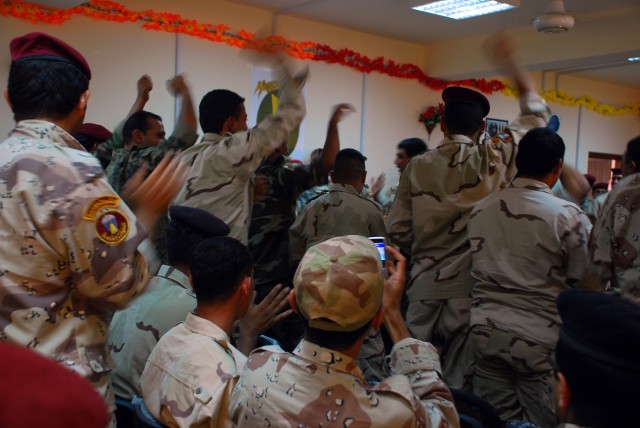 Iraqi Soldiers Graduate