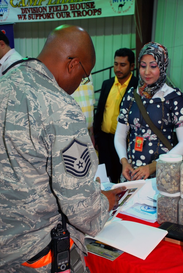 Joint Contracting Command holds job fair for Iraqi business