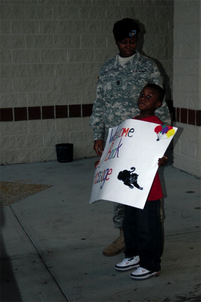 Fort Eustis, Story WTU and Boss Soldiers welcome students back to school