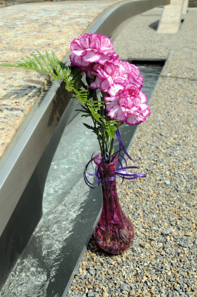 Pentagon civilians reflect on 9/11 at year-old memorial