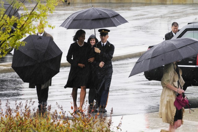 Old Guard escorts first lady