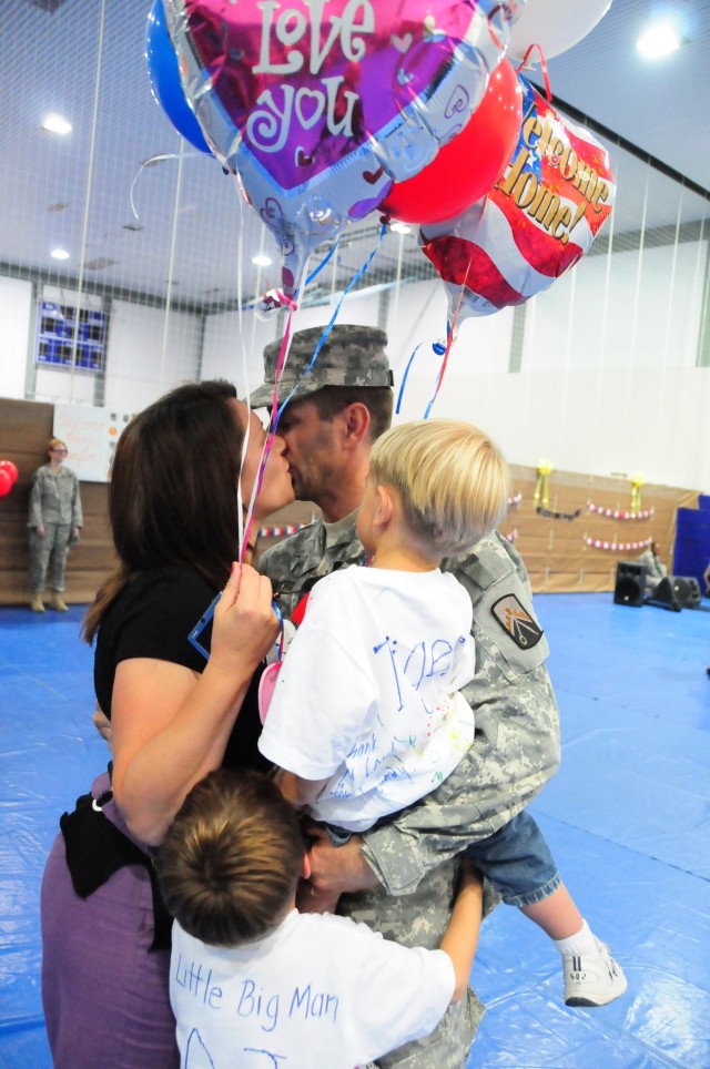 18th CSSB returns home after 15 months in Iraq