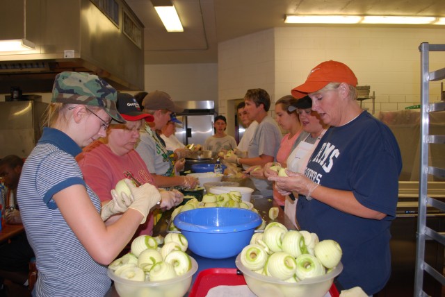 Volunteers use Libby Custer&#039;s &#039;secret recipe&#039; during pie-making marathon