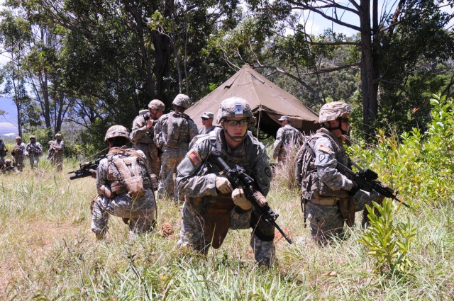Infantry Soldiers in Hawaii Execute New EIB Test