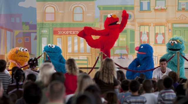 Elmo Dances in Belgium