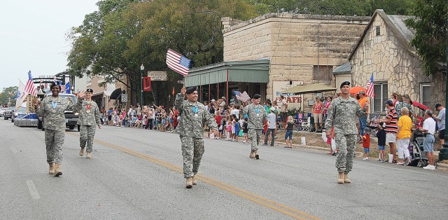 Soldiers join community celebration 2