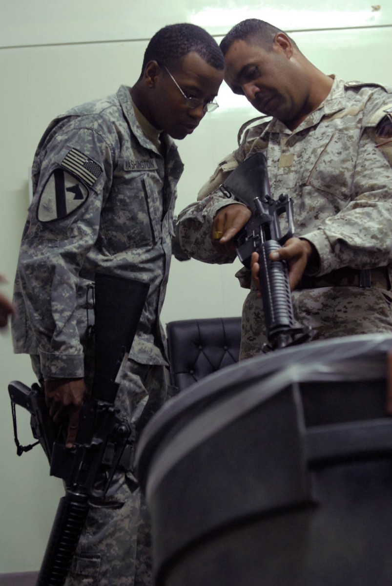 U.S., IA troops training the trainer Article The United States Army