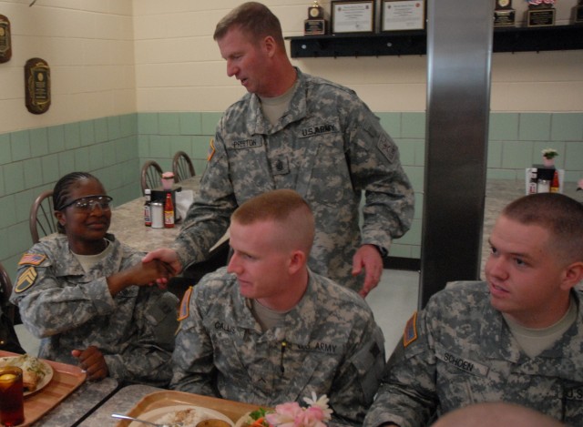 Army&#039;s top NCO visits Fort Jackson