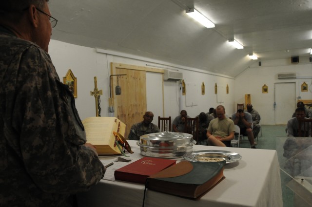 Chaplain Meets With FOB Ghazni Soldiers