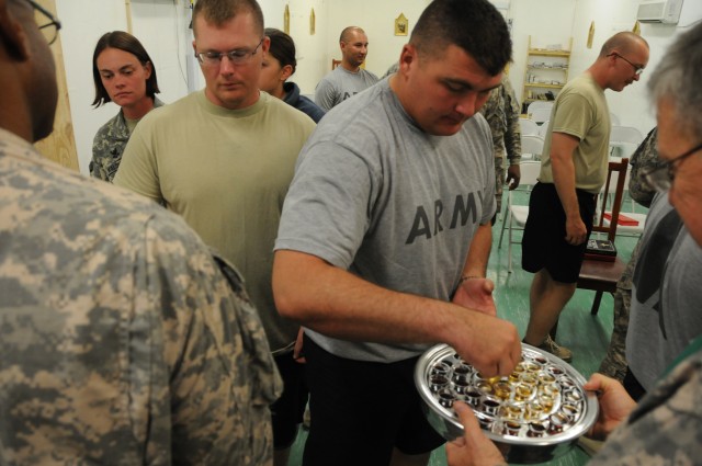 Chaplain Meets With FOB Ghazni Soldiers