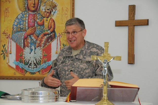 Chaplain Meets With FOB Ghazni Soldiers