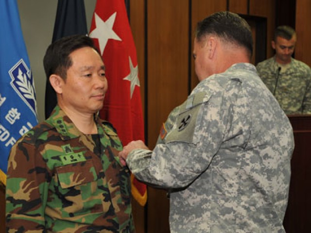 South Korean colonel receives Bronze Star for Afghanistan service