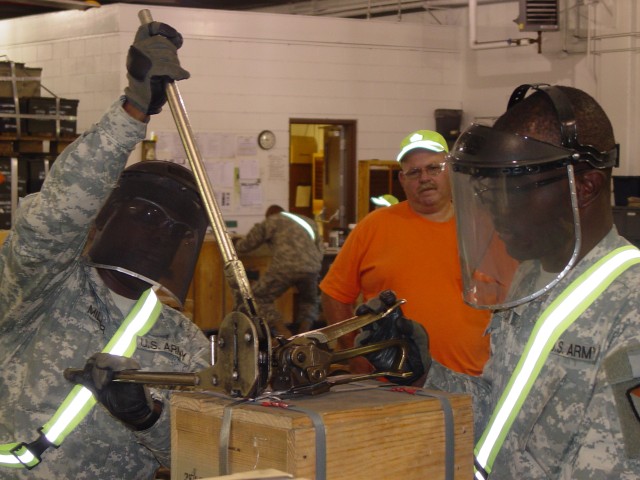 Banding ammunition pallet