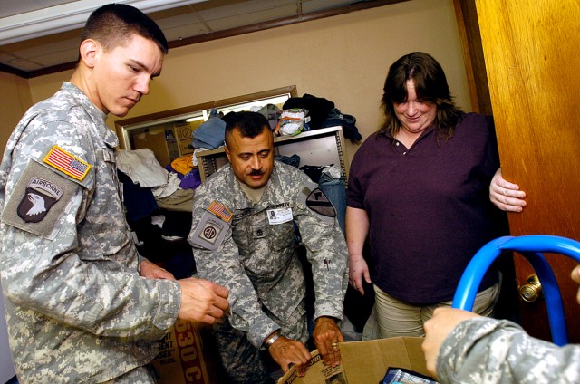 Stacy Bradley (right), Copperas Cove Jr. High School's Community in School's site director, helps 1st Sgt. Palmero Deschamps (middle) and Spc. William Colley of 1st Battalion, 227th Aviation Regiment, 1st Air Cavalry Brigade, 1st Cavalry Division,...