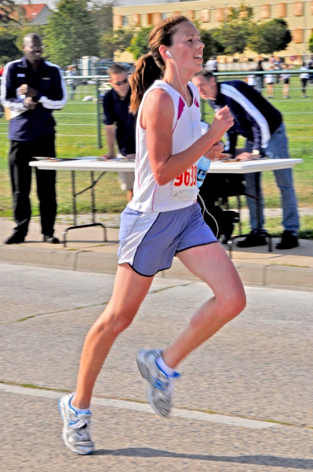 German and American runners compete in Wiesbaden Half Marathon