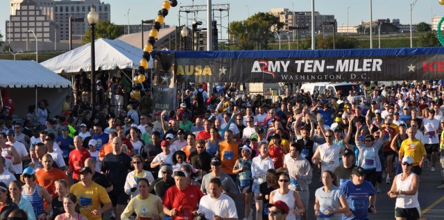 Benning Soldiers compete in Army Ten-Miler