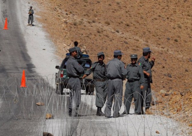 Soldiers train Afghan police officers in Parwan