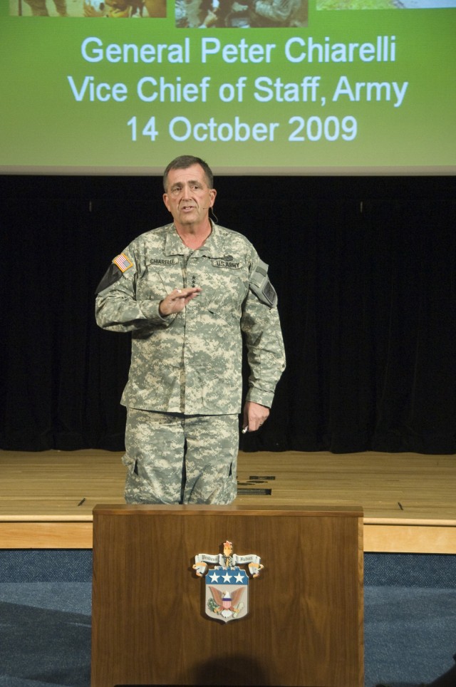 Army leadership discusses wide range of issues with USAWC students