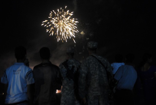 Strykehorse Soldiers share in Diwali with their Indian hosts 