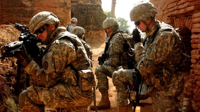 Strykehorse Soldiers conduct room clearing in exercise for YA09